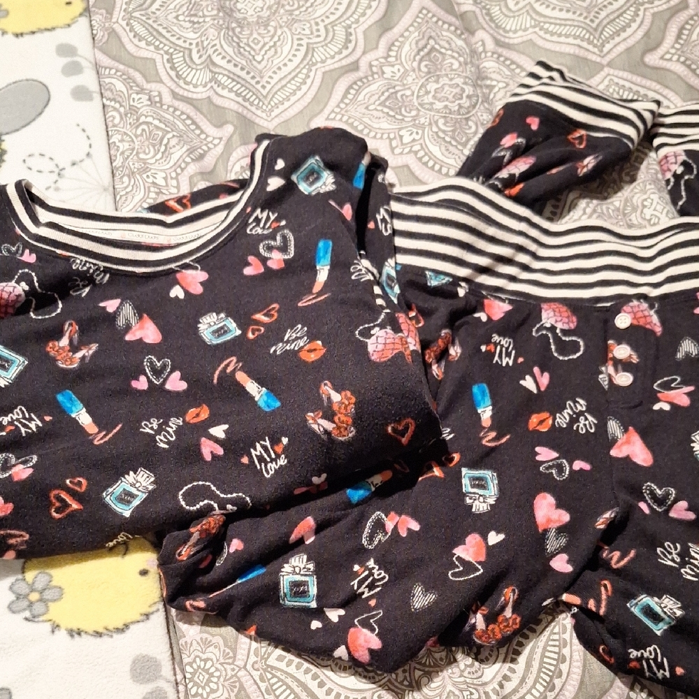 Cuddl Duds Black Pajama Top with Heart and Text Print